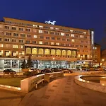 Apollo 4* Bratislava