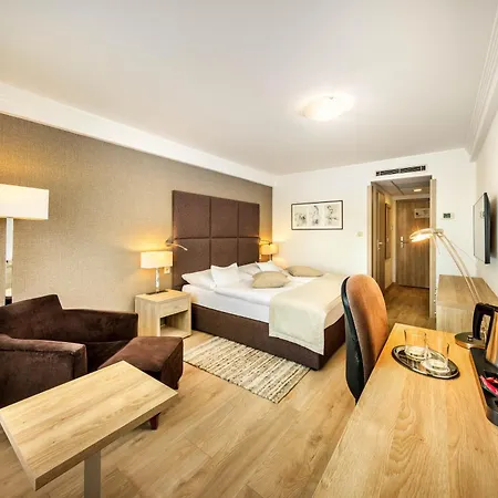 Hotel Apollo 4*