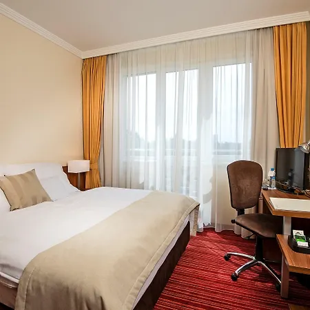 Apollo Hotel 4*