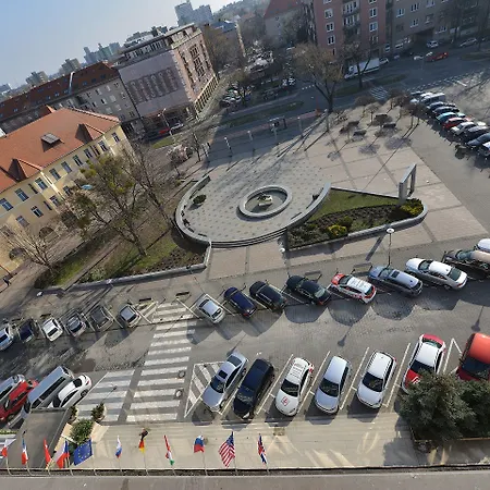 Apollo 4* Bratislava