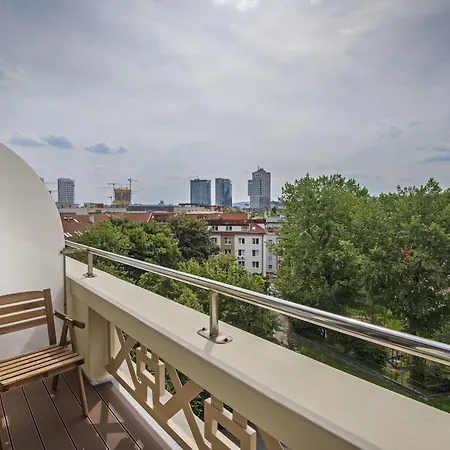 Apollo 4* Bratislava