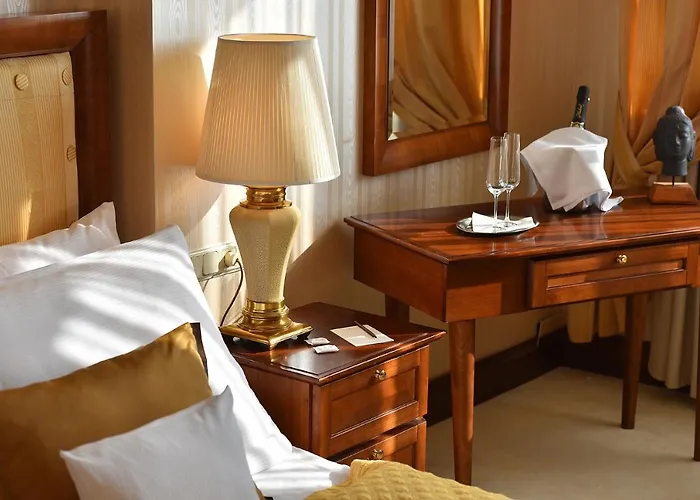 Apollo 4* Bratysława