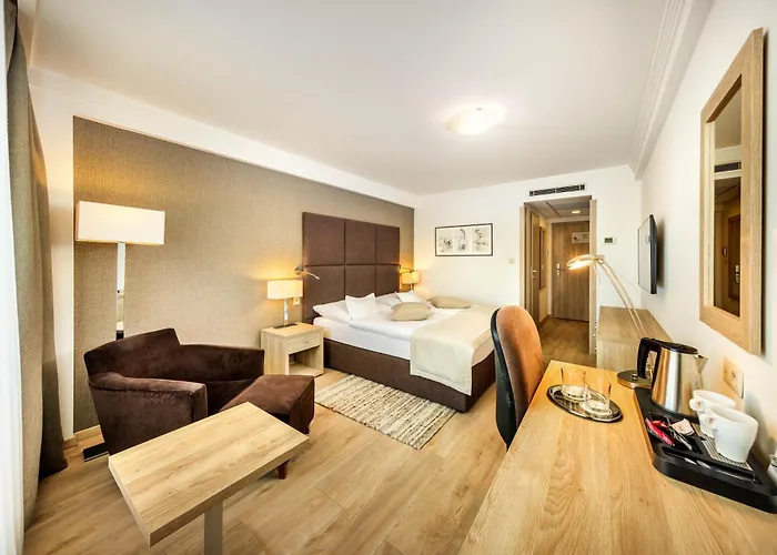 Отель Apollo 4*