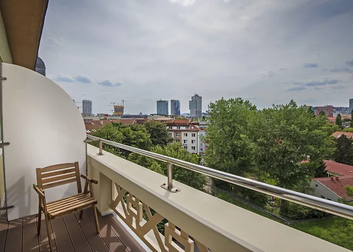 Apollo 4* Братислава