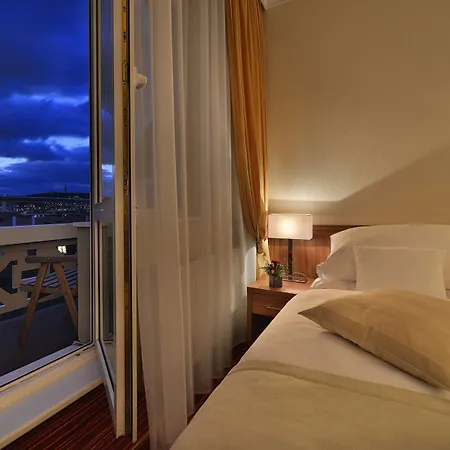 Apollo Hotel 4*