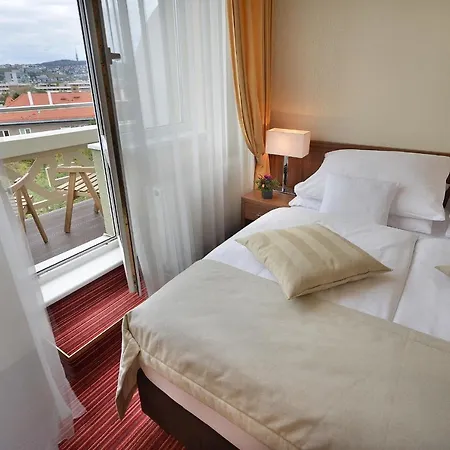 Apollo 4* Bratislava